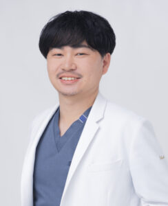 NYNACLINIC 院長 青木胤磨の近影